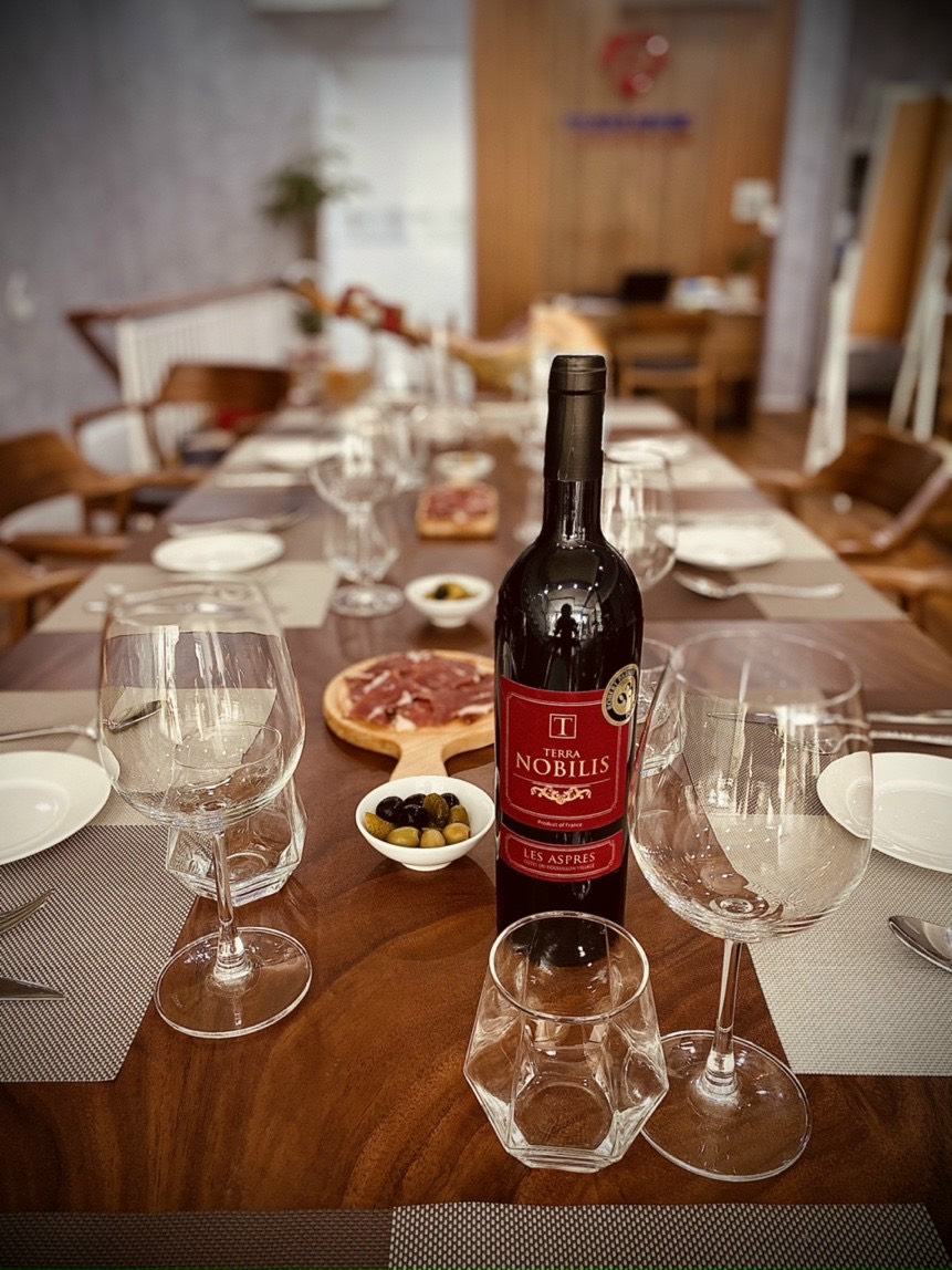 Vì sao rượu vang cần được 